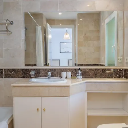 Elveria Hills Excellent Views Apartment